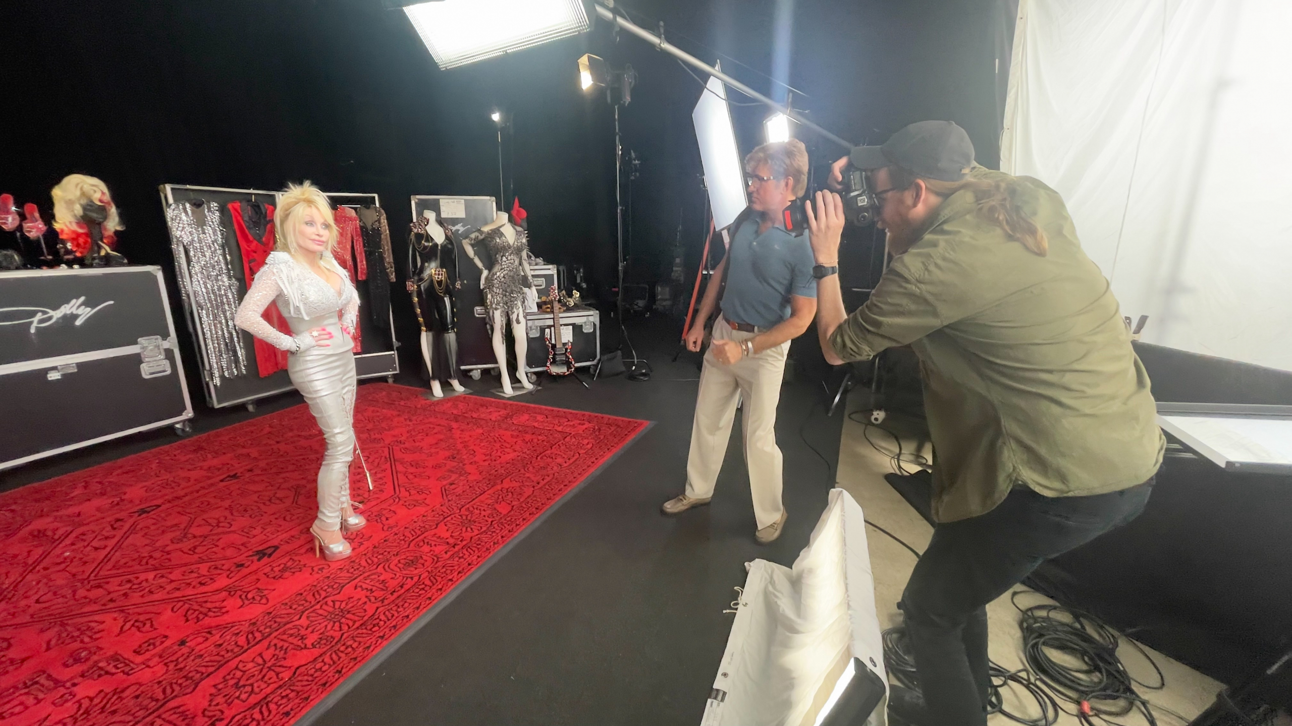 Steve takes Dolly Parton's headshot for The Walk In